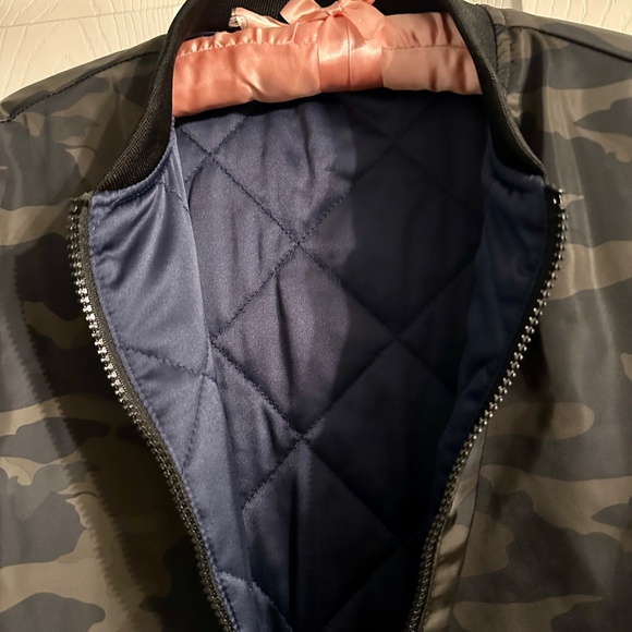 Evereve Reversible Camo Bomber Jacket – XS (Fits XS–S) – $179 MSRP – Thumbholes! - Picture 4 of 6